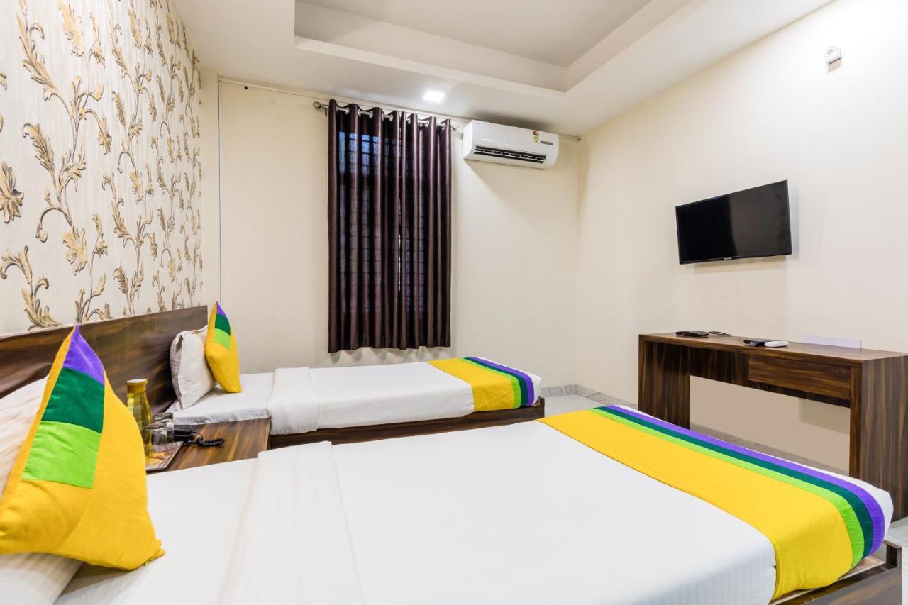 Hotel Treebo Trip Namaste Indore Esterno foto